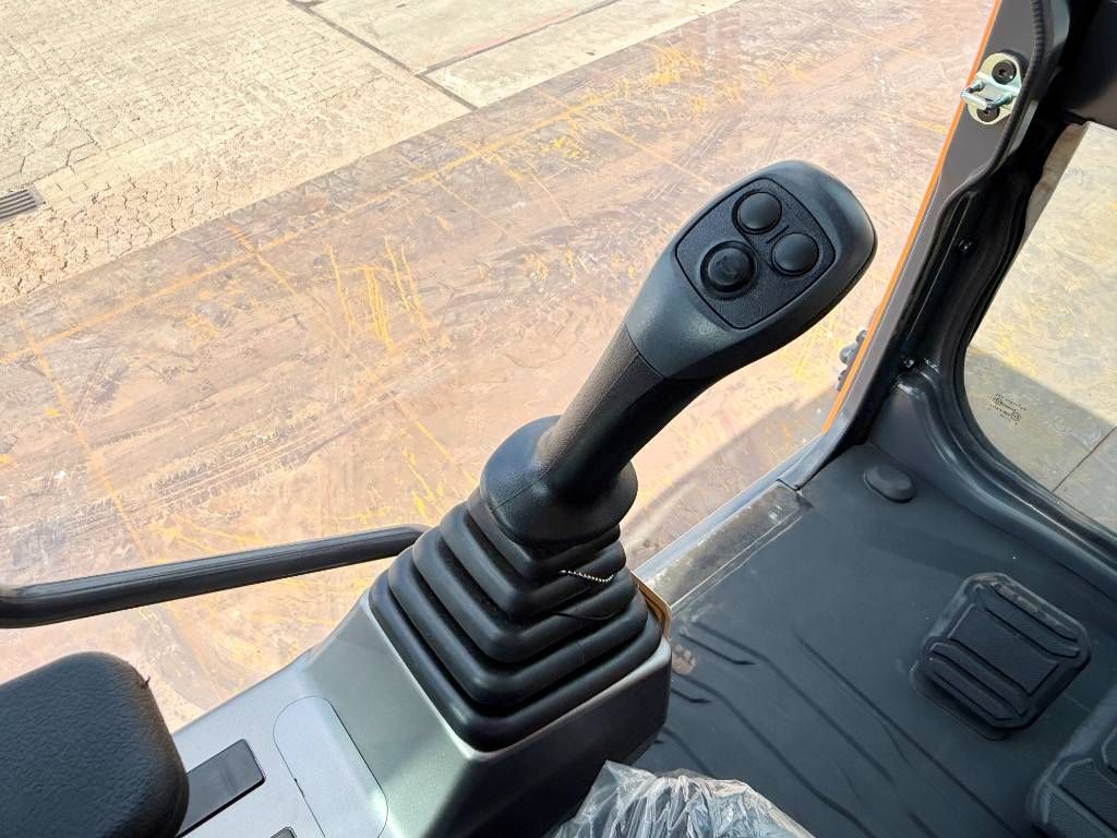 Doosan DX205 - New / Unused / Hammer Lines