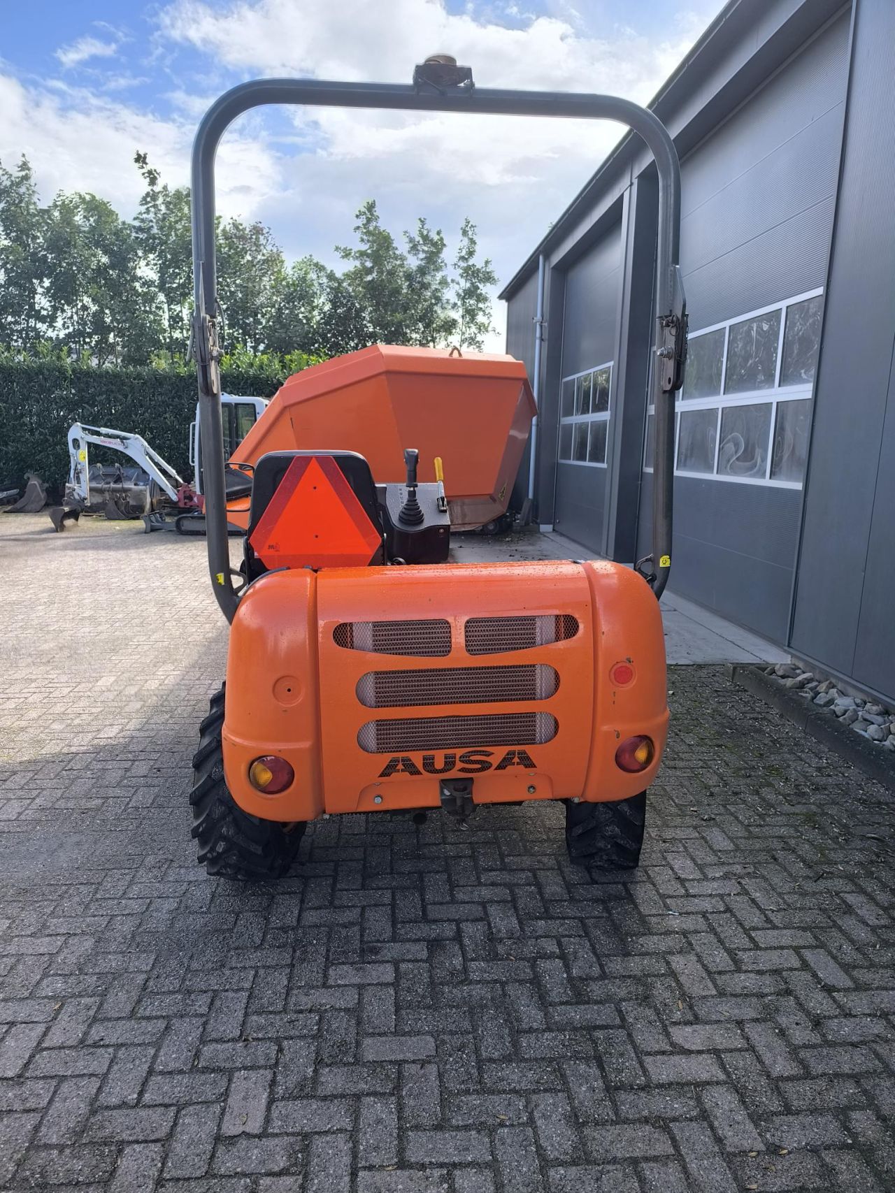 AUSA DUMPER