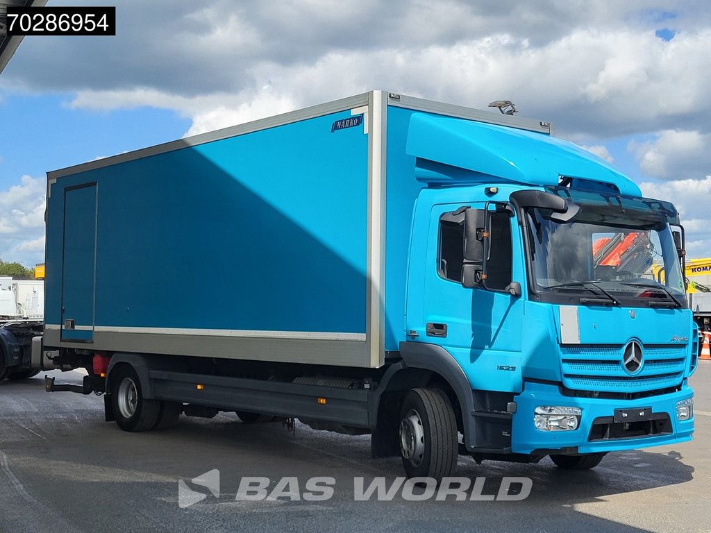 Mercedes Atego Atego 1523 4X2 15tonner 2000kg Ladebordwand Automatic Euro 6