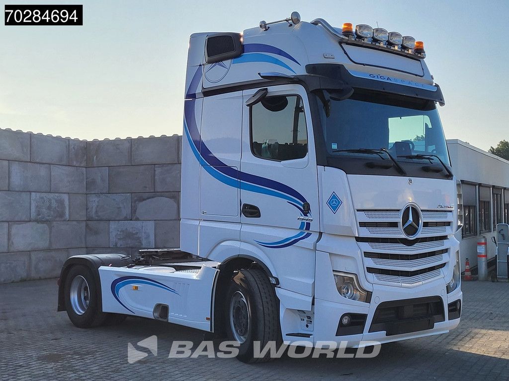 Mercedes Actros 1945 4X2 GigaSpace 2x Tanks Full-Air Navi MirrorCam ACC