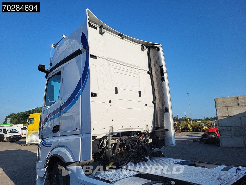 Mercedes Actros 1945 4X2 GigaSpace 2x Tanks Full-Air Navi MirrorCam ACC