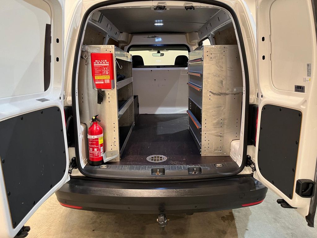 Volkswagen Caddy 2.0 TDI L2H1 BMT 4Motion Maxi 150 PK Automaat Servicebus / Inrichting / Euro 6 / Airco / Cruise Control / Camera / Trekhaak / CarPlay / Navigatie / 90.500 KM !!