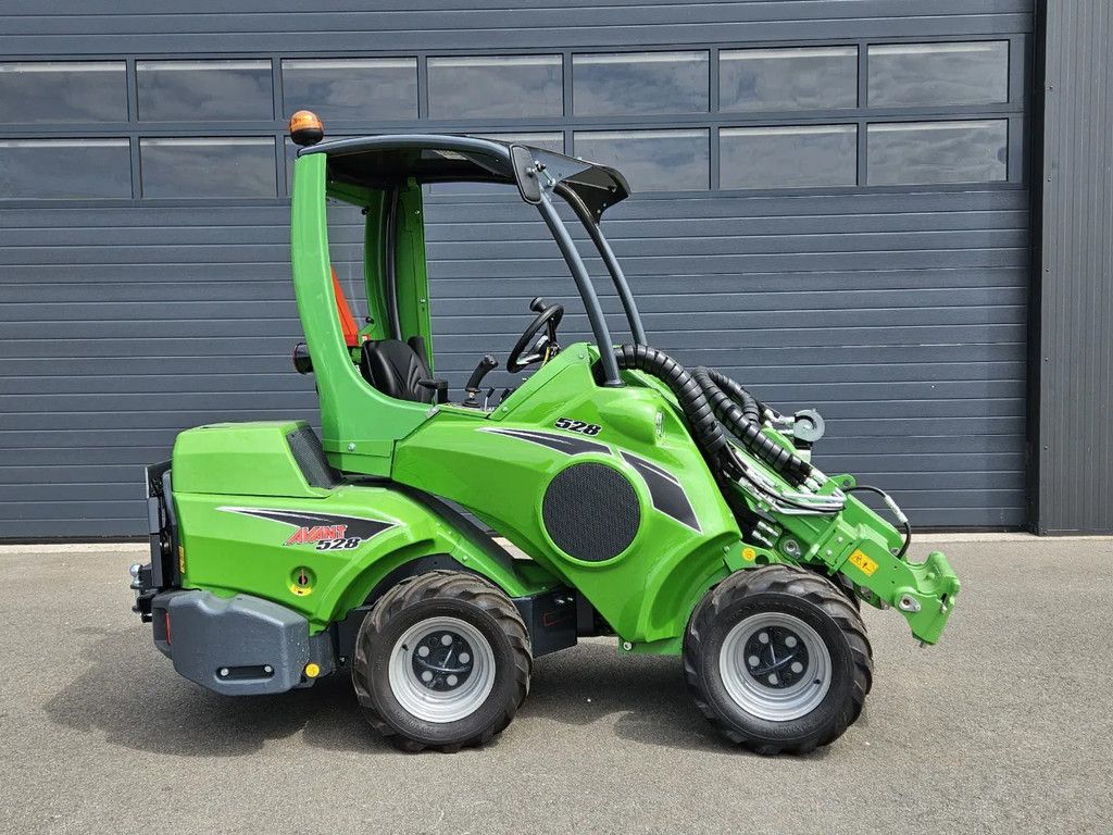 Avant 528 Rental mini-shovel