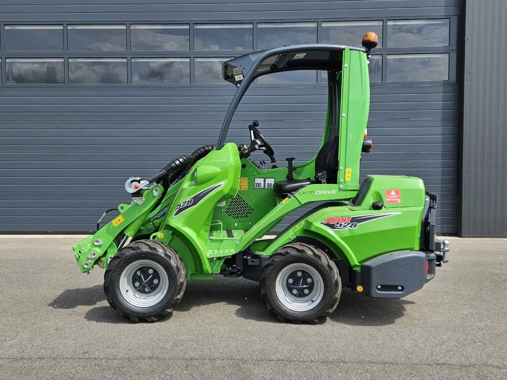 Avant 528 Rental mini-shovel
