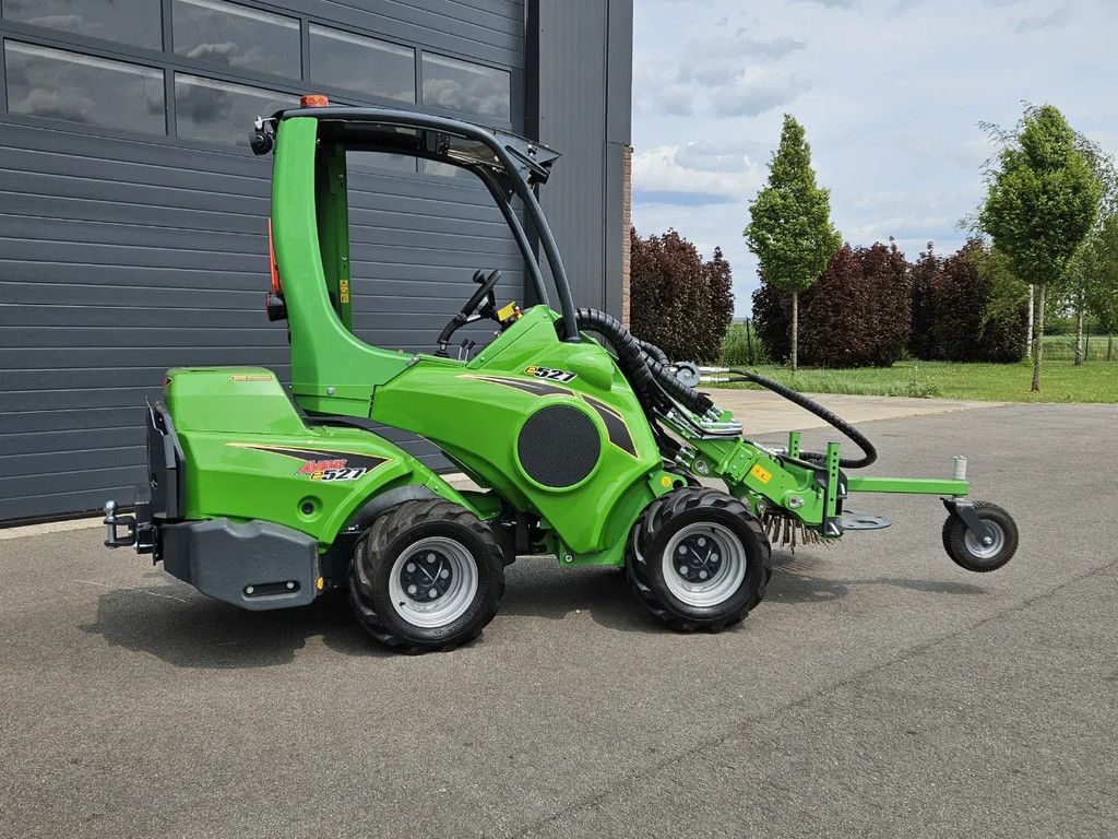 Avant E527 Rental mini-shovel
