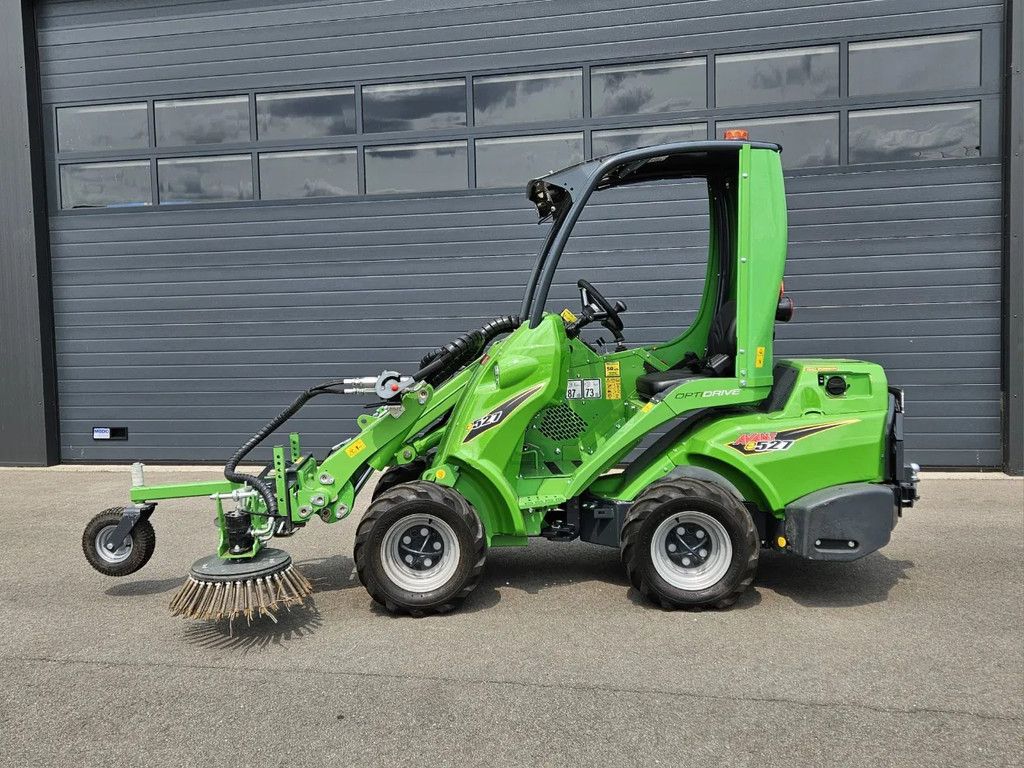 Avant E527 Rental mini-shovel