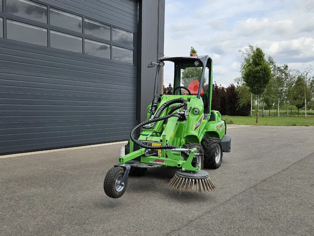 Avant E527 Rental mini-shovel