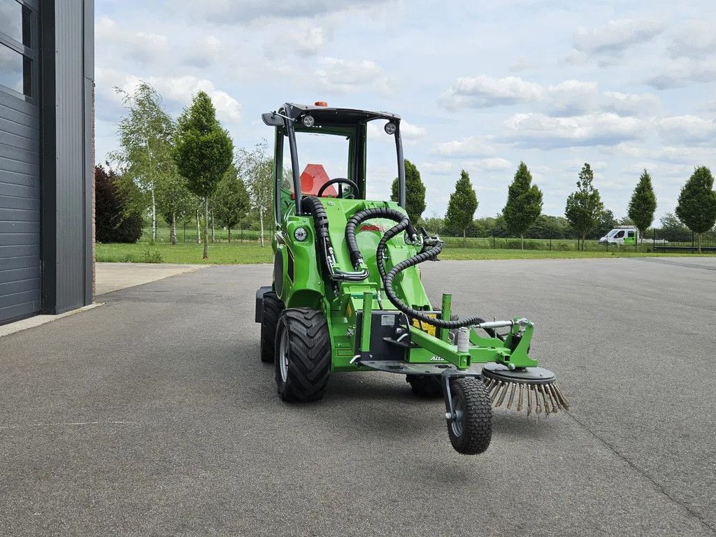 Avant E527 Rental mini-shovel