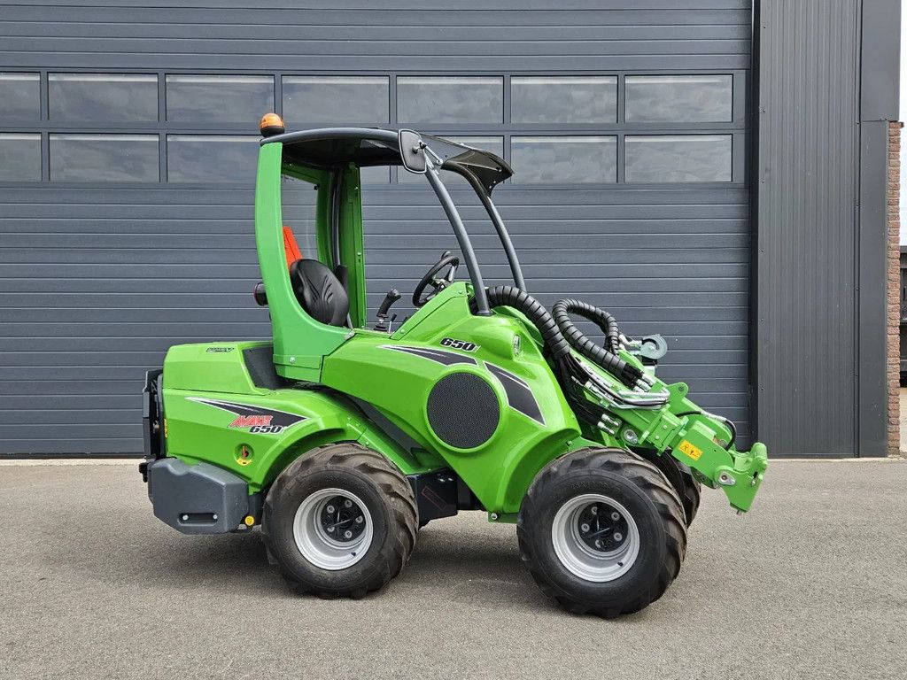 Avant 650i Rental mini-shovel