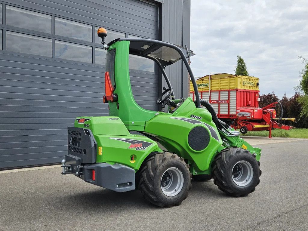 Avant 650i Rental mini-shovel
