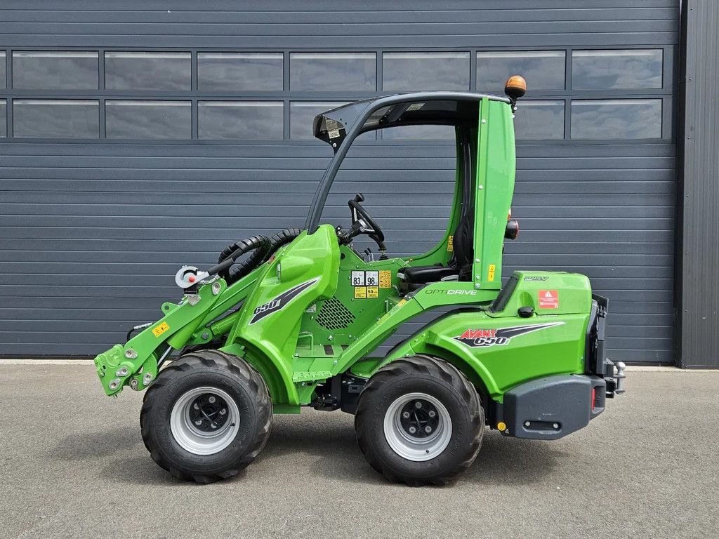 Avant 650i Rental mini-shovel