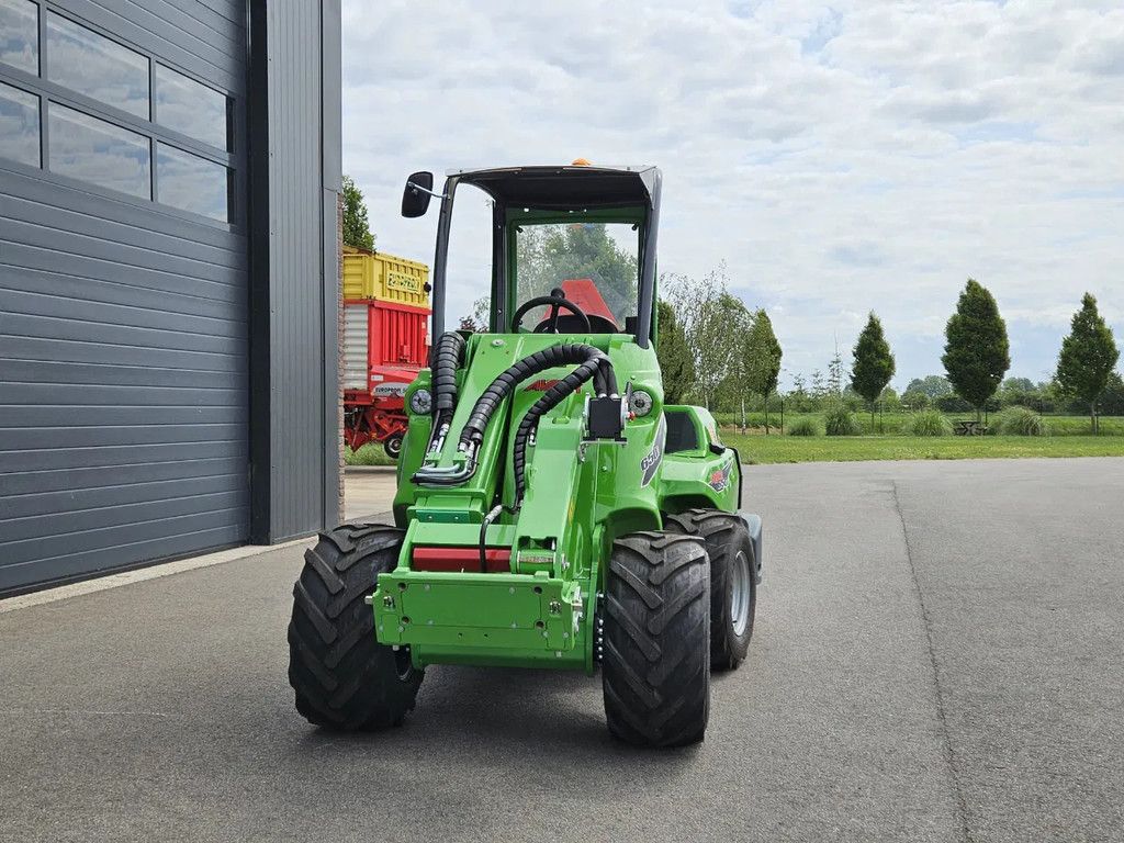 Avant 650i Rental mini-shovel