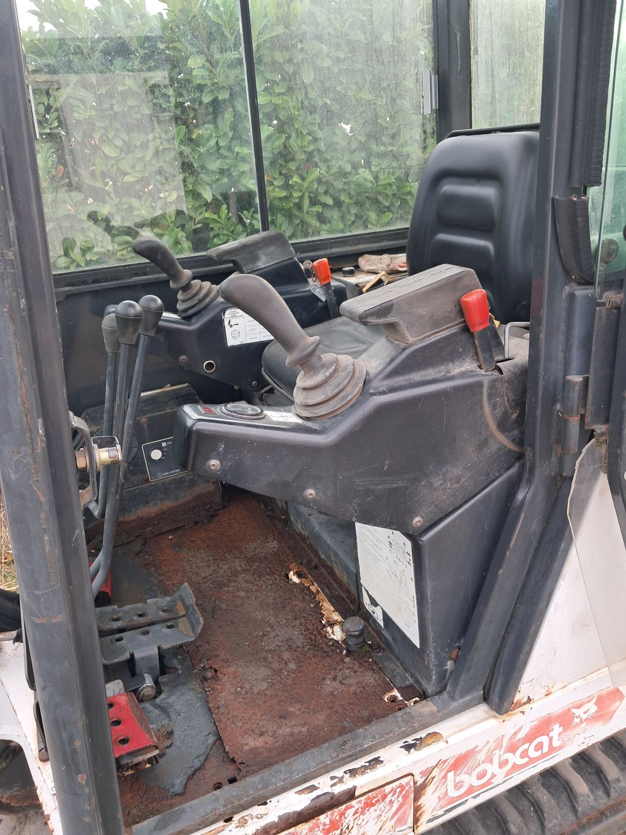 Minigraver Bobcat 320 / Minikraan / Kubota / Graafmachine