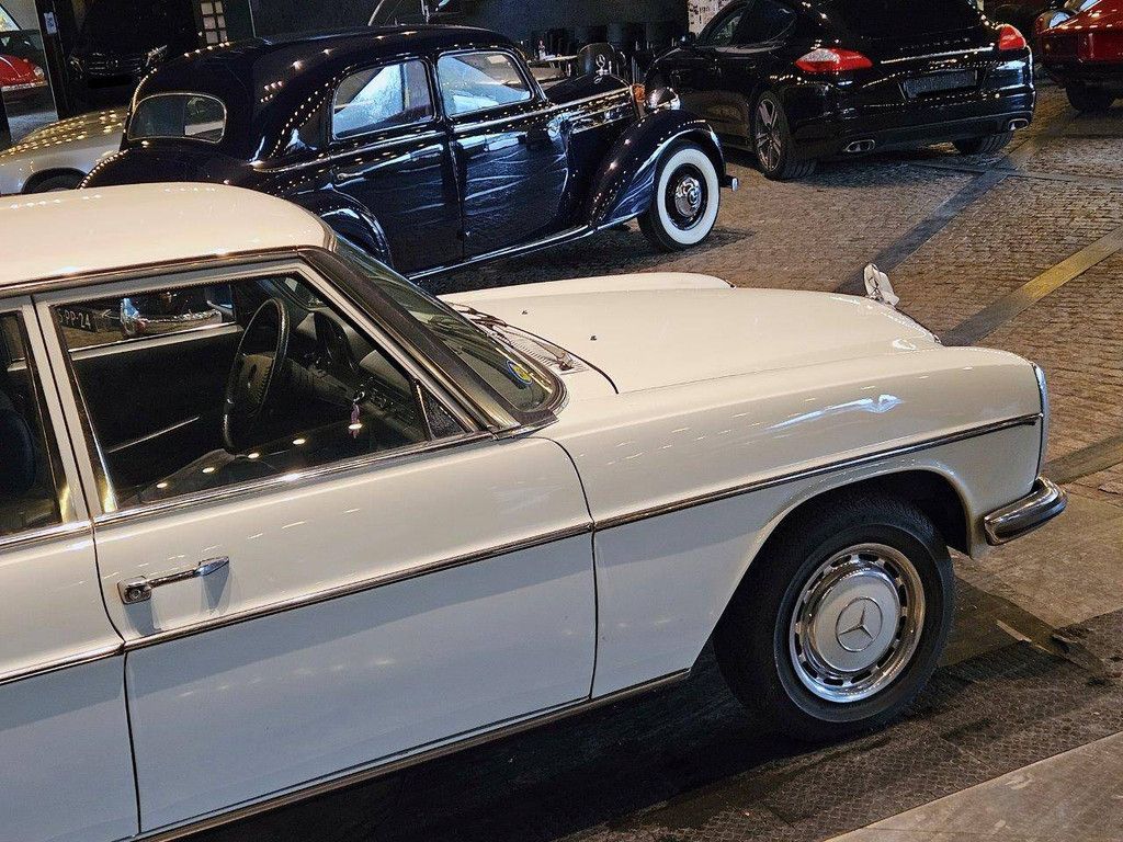 Mercedes-Benz 230 (W115)/8 Benzin 1974