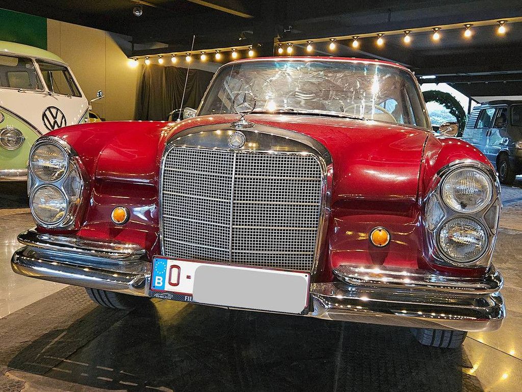 Mercedes-Benz 300 SE Coupé Automatic (Margin)
