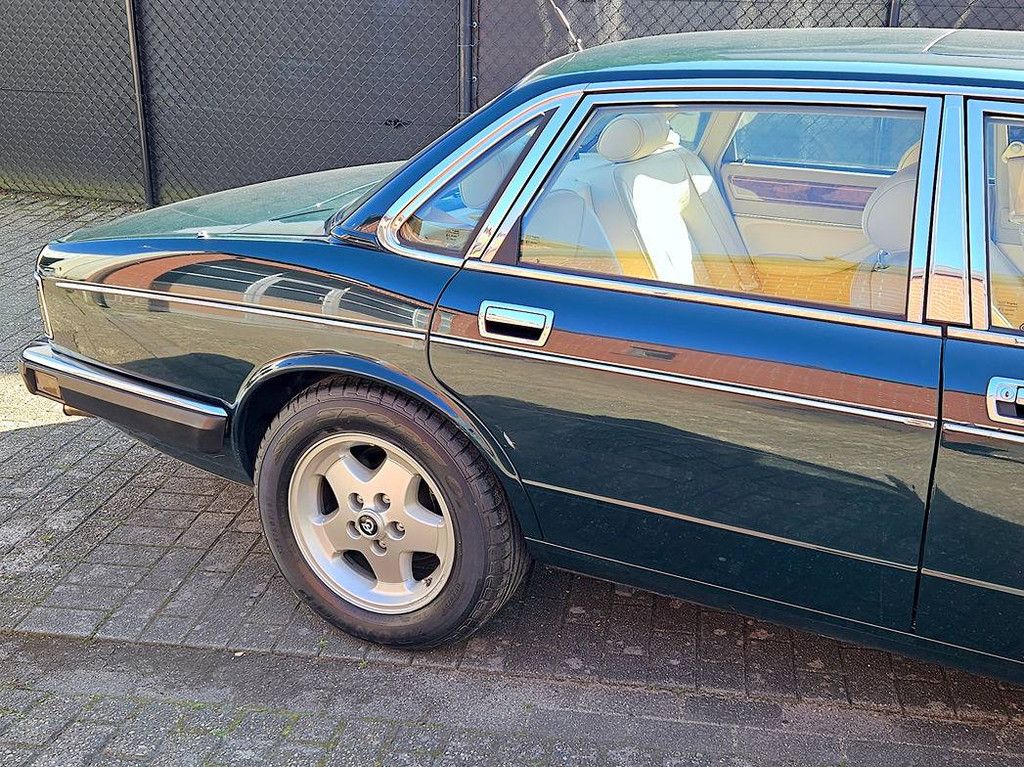 Daimler 4.0 Benzin 1994 (Marge)