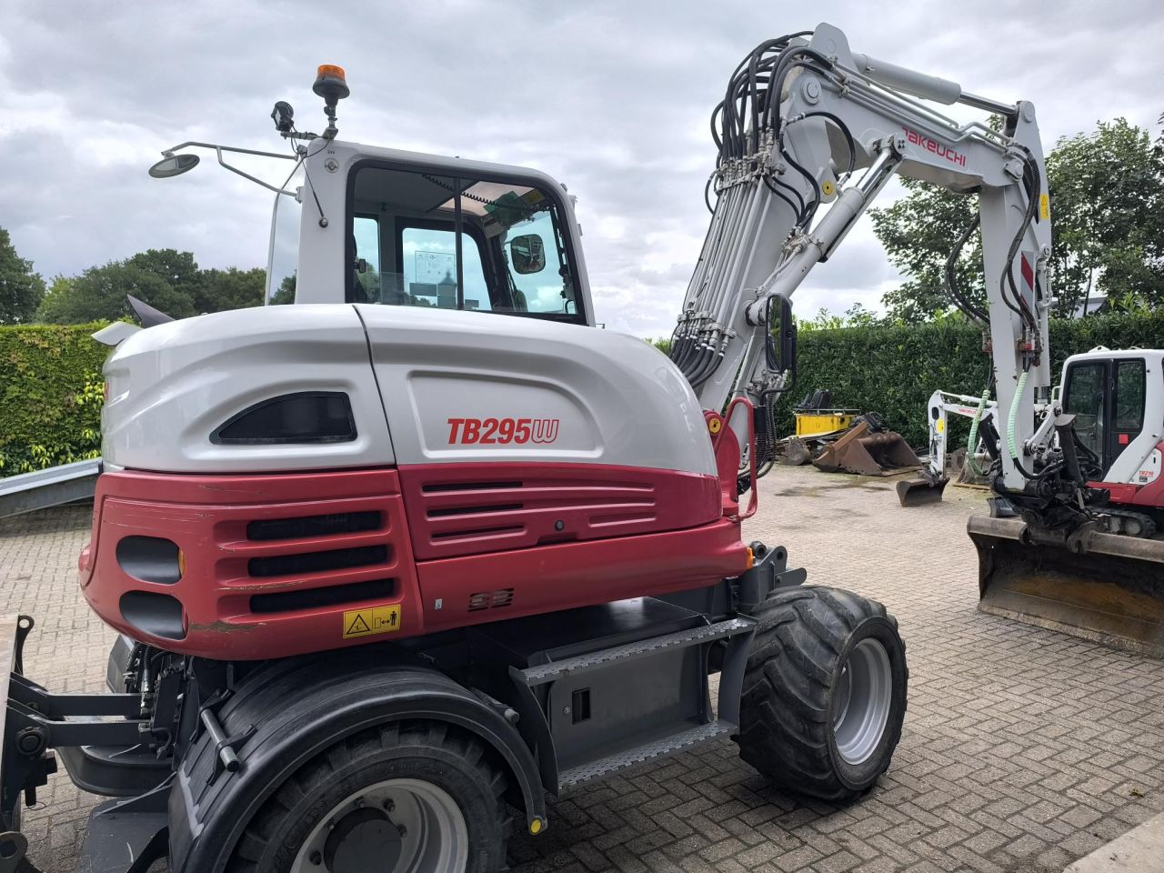 TAKEUCHI TB295W