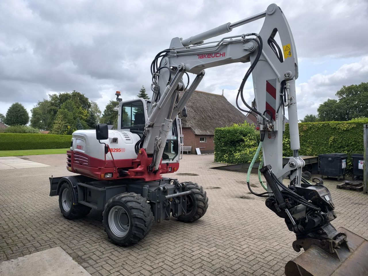 TAKEUCHI TB295W