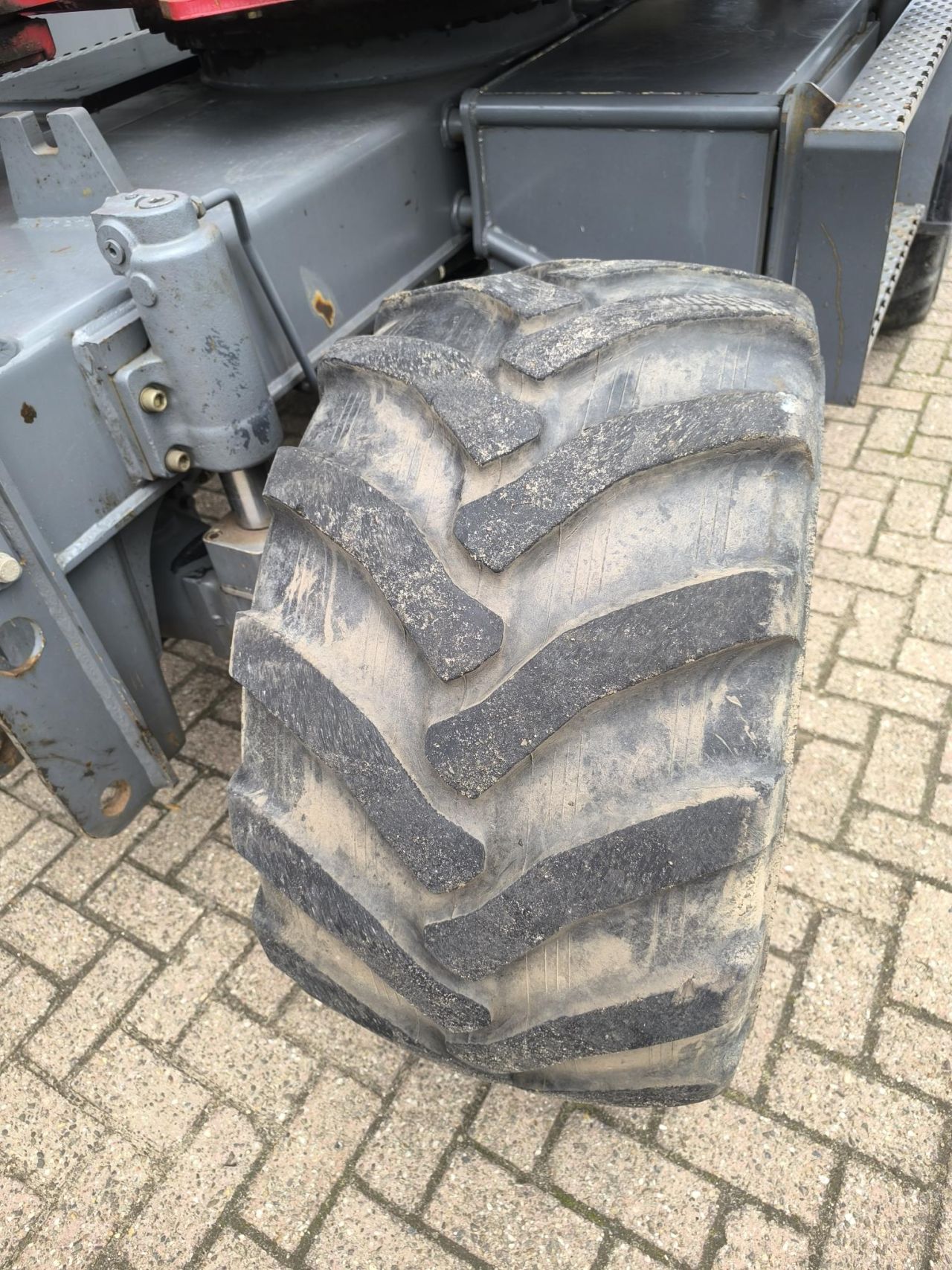 TAKEUCHI TB295W