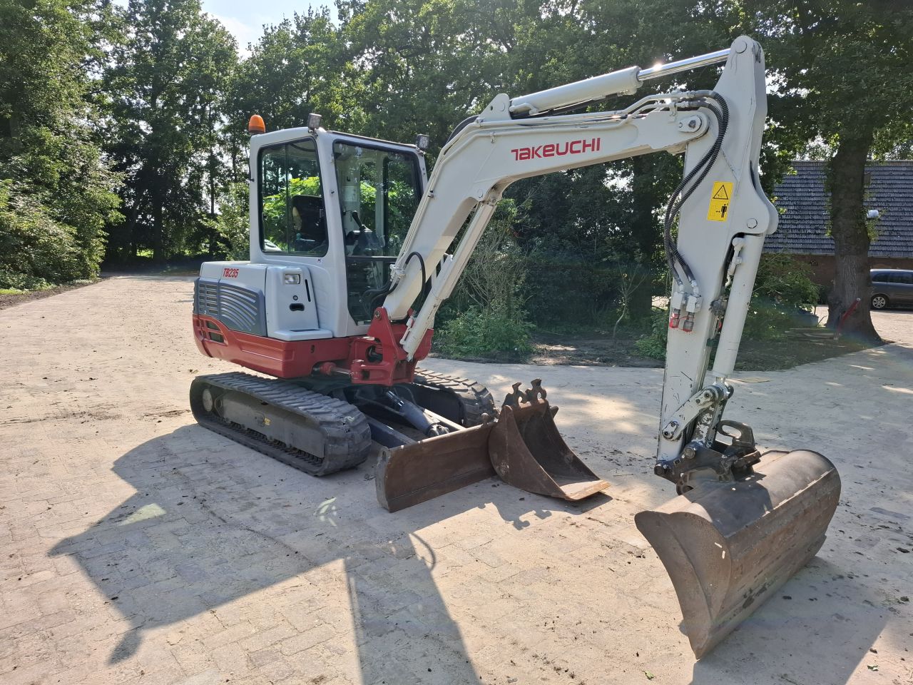 Takeuchi TB235 | bj2015 | 8846 uur