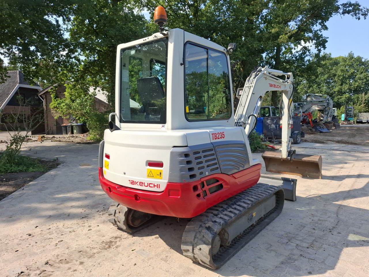 Takeuchi TB235 | bj2015 | 8846 uur
