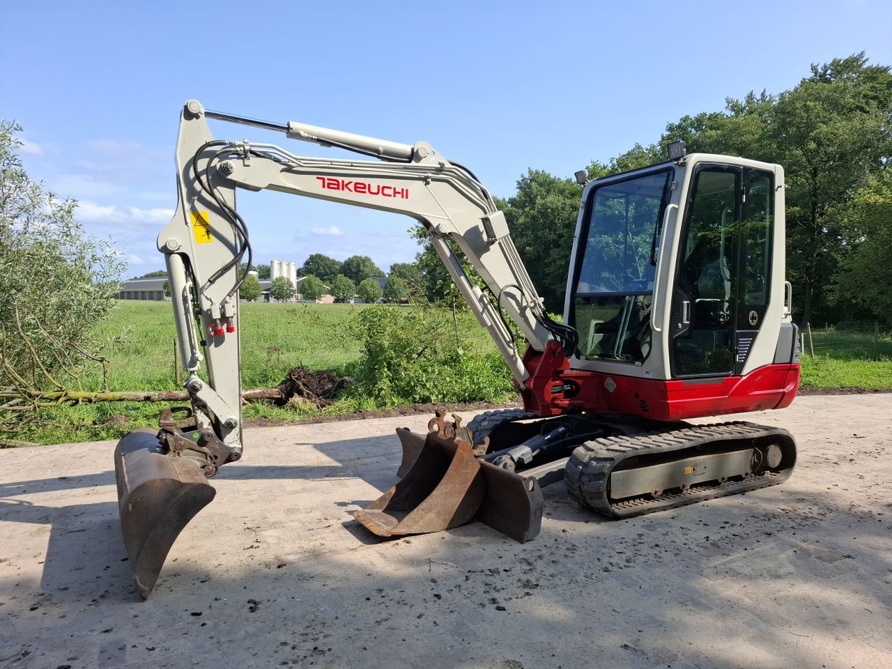 Takeuchi TB235 | bj2015 | 8846 uur