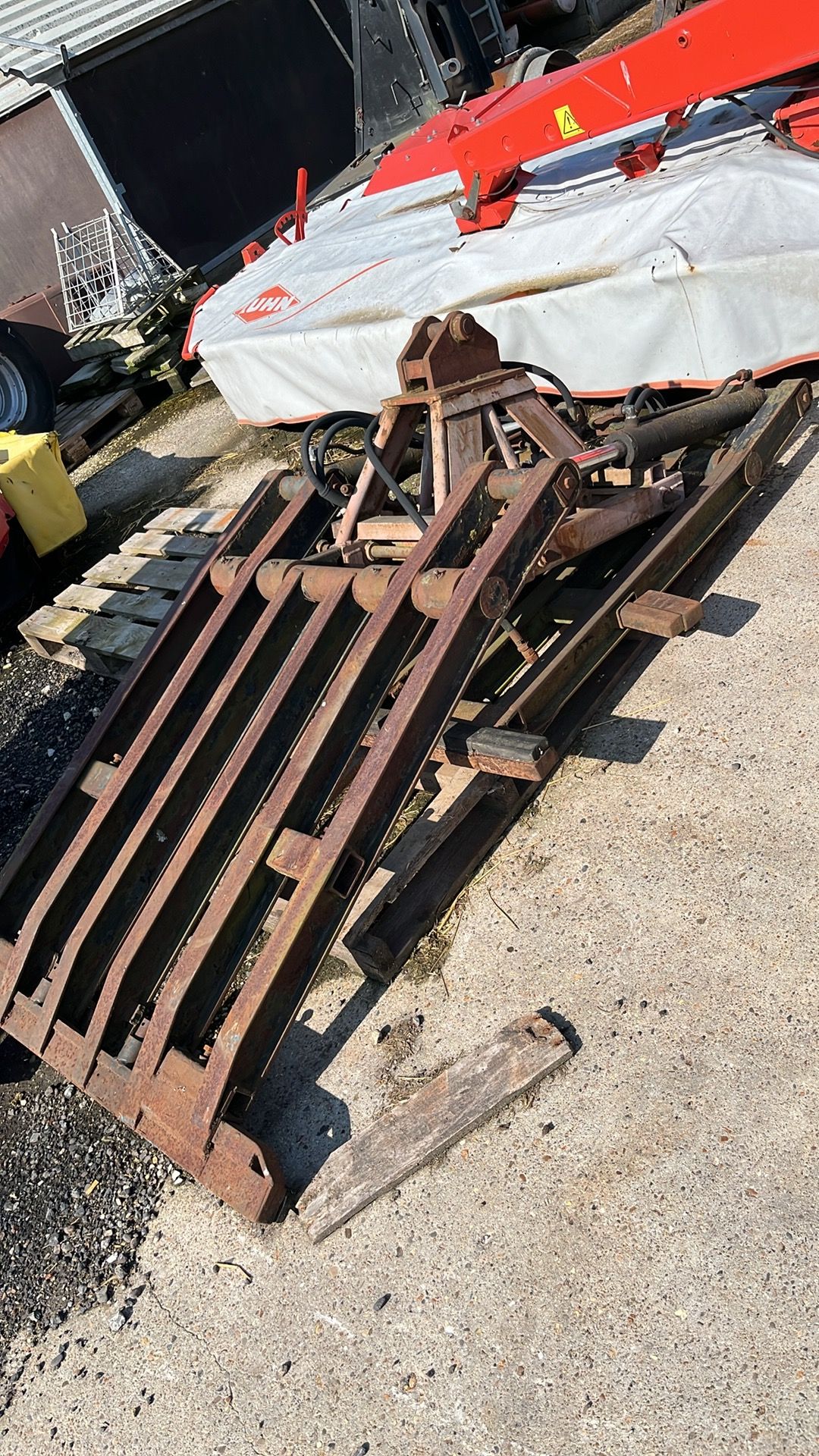 Knijpbakken Stenenklem Hijsjib Palletvork Betonkubel