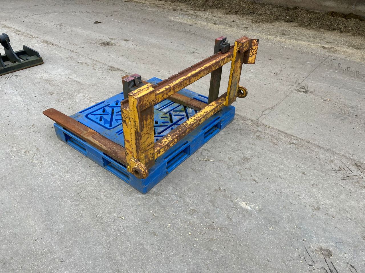 Knijpbakken Stenenklem Hijsjib Palletvork Betonkubel