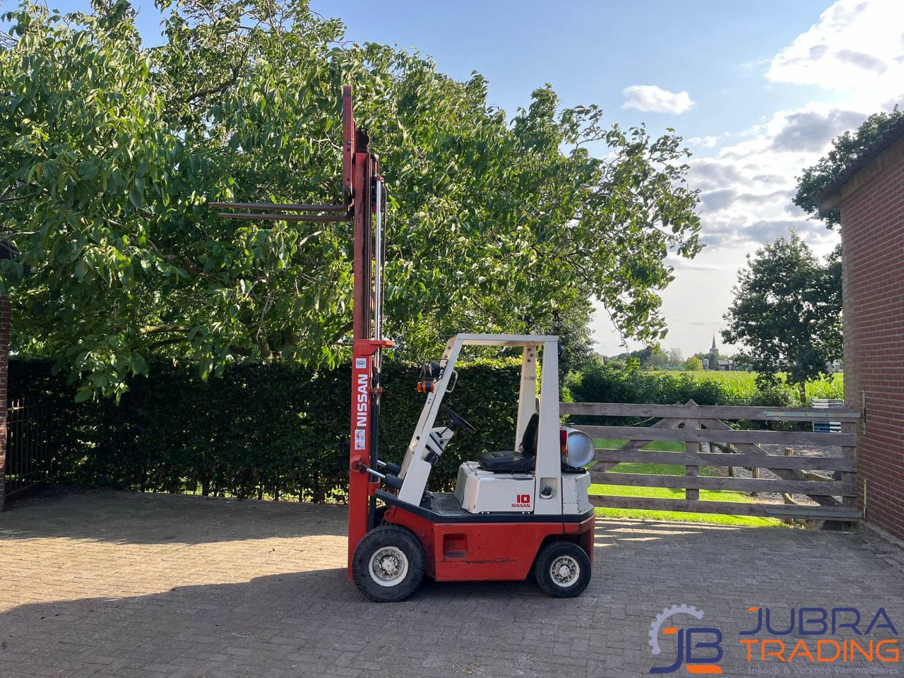 Nissan H01A18U LPG heftruck | 1400 kg | Duplomast | 8048 uur |
