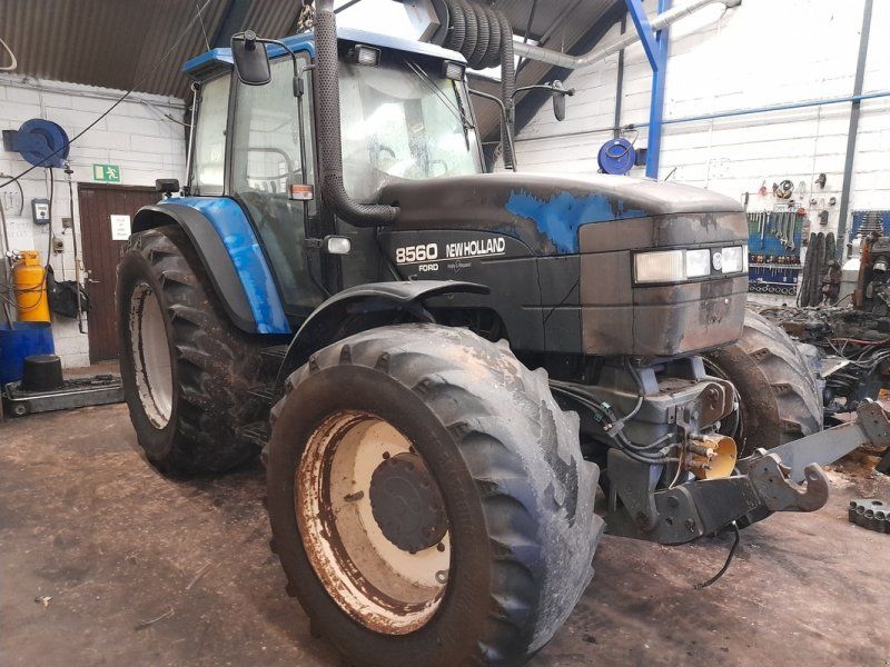 New Holland 8560