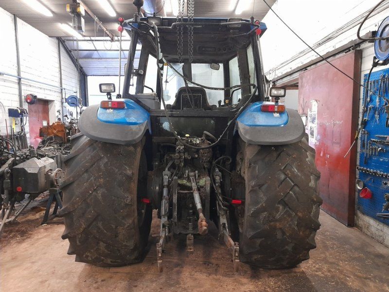 New Holland 8560