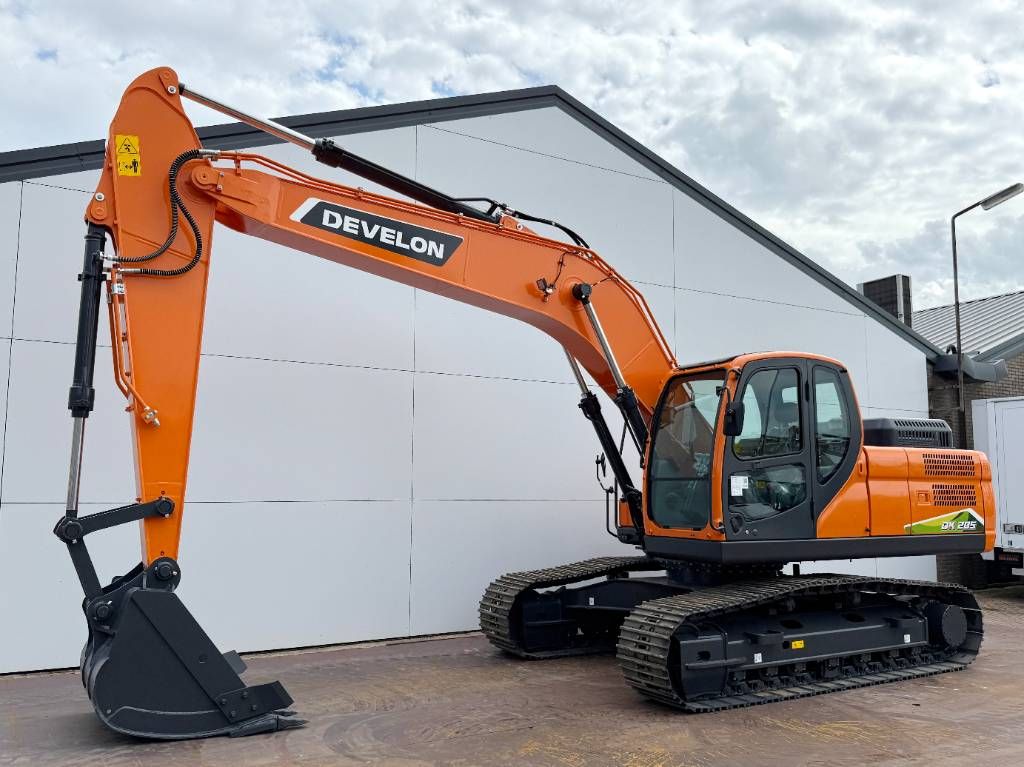 Doosan Develon DX205 - New / Unused / Hammer Lines