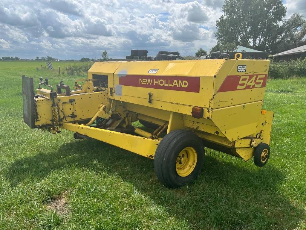 New Holland 945