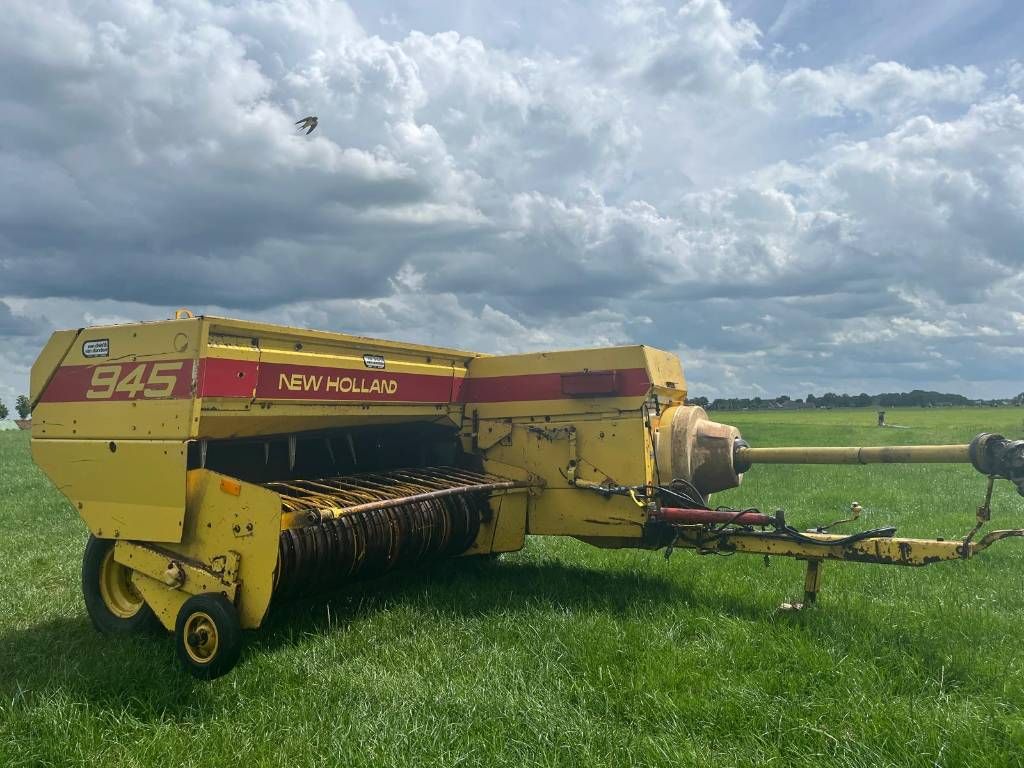 New Holland 945