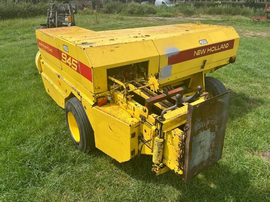 New Holland 945