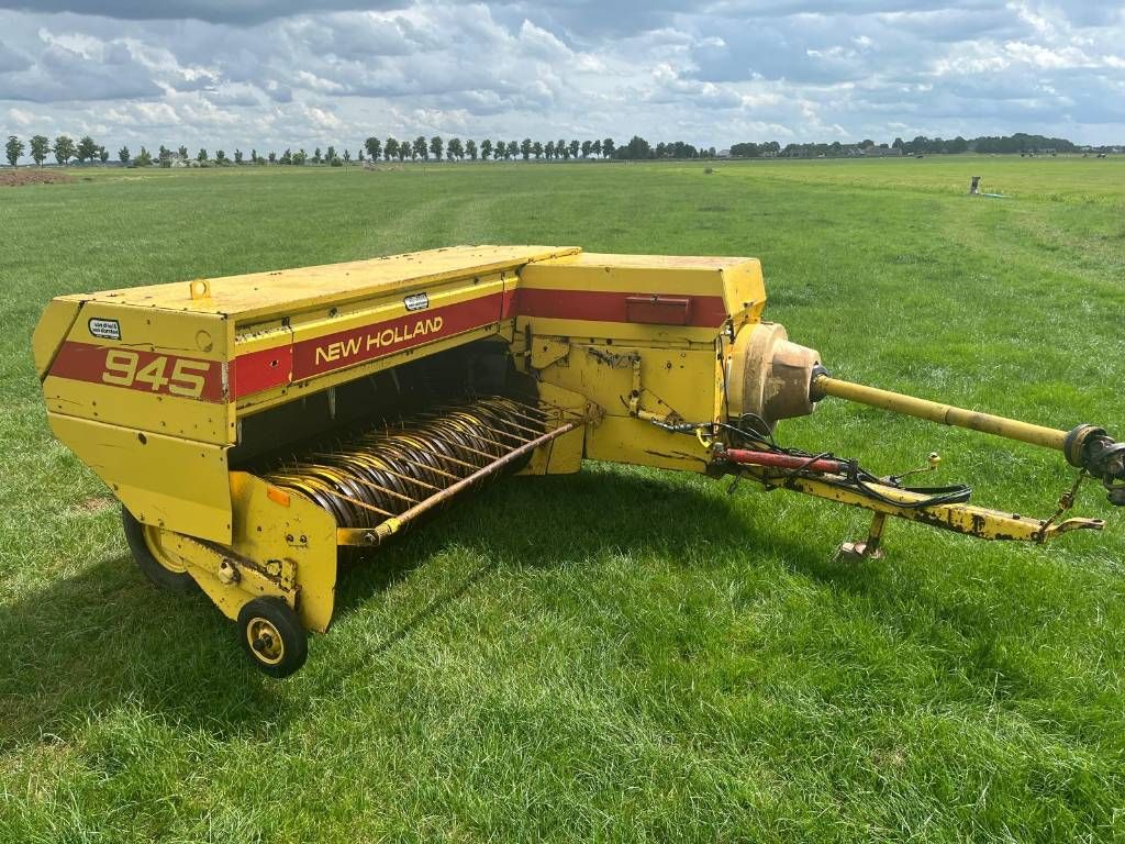 New Holland 945