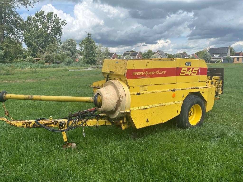 New Holland 945