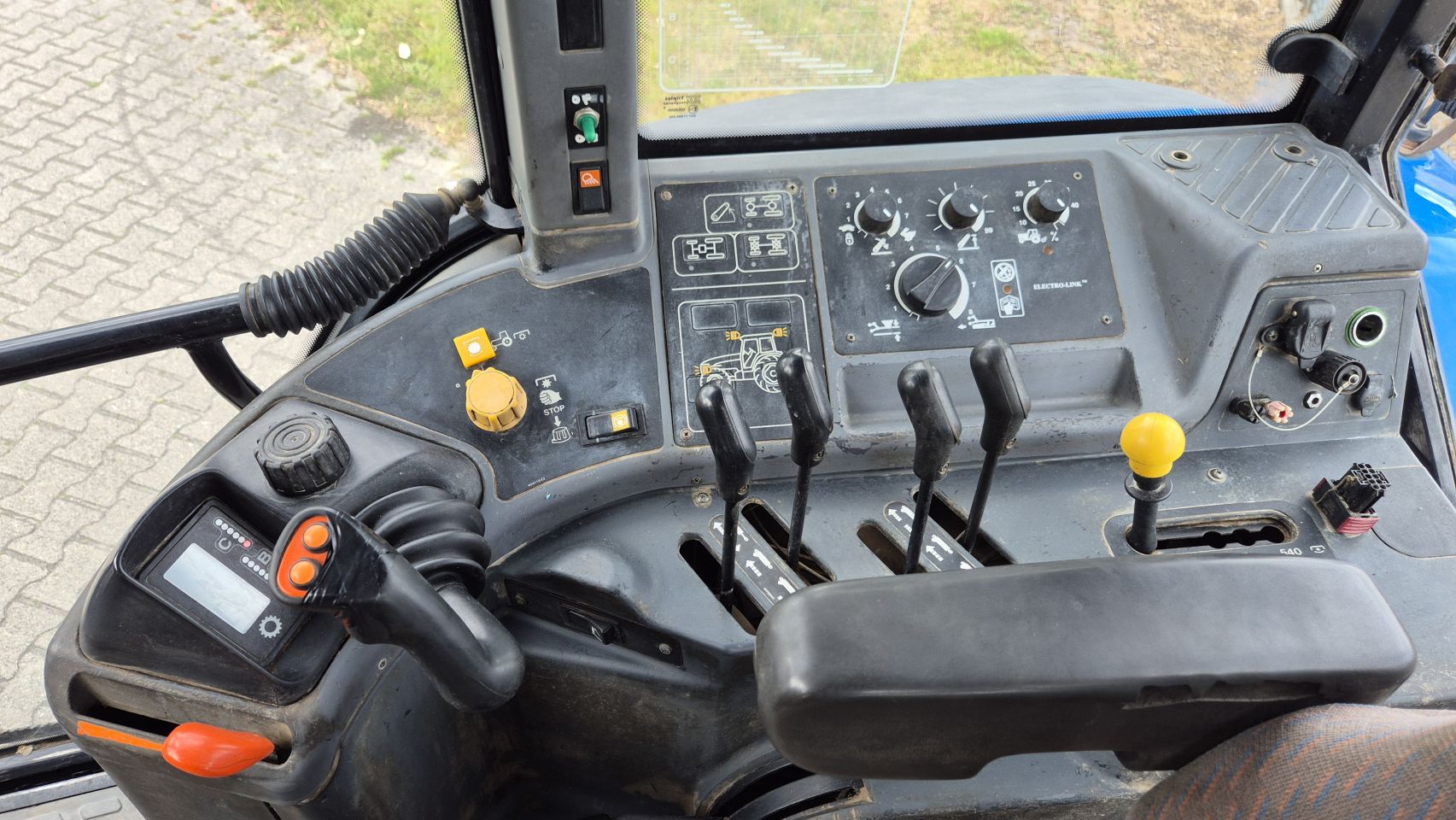 New Holland 8160 RC met Airco en Kruip