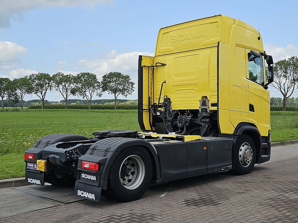 SCANIA S450 skirts 2x tank ret.