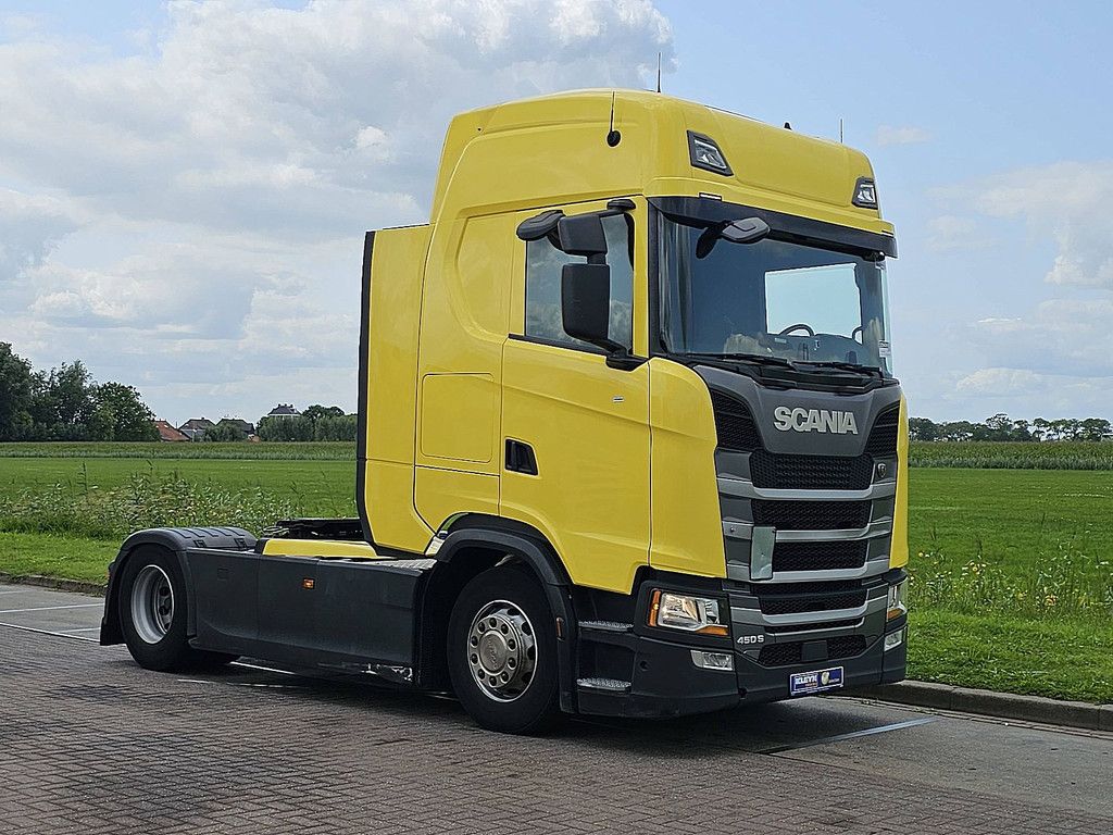 SCANIA S450 skirts 2x tank ret.