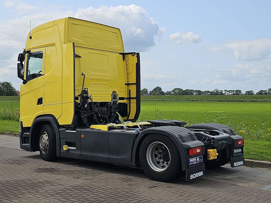 SCANIA S450 skirts 2x tank ret.
