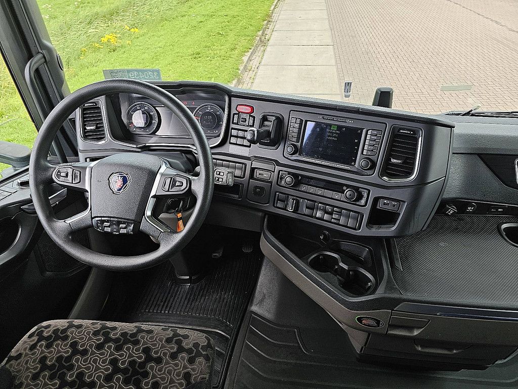 SCANIA S450 skirts 2x tank ret.