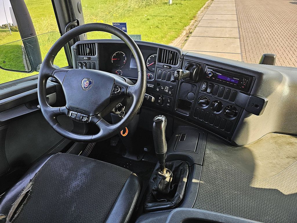 SCANIA P360 2500 kg lift