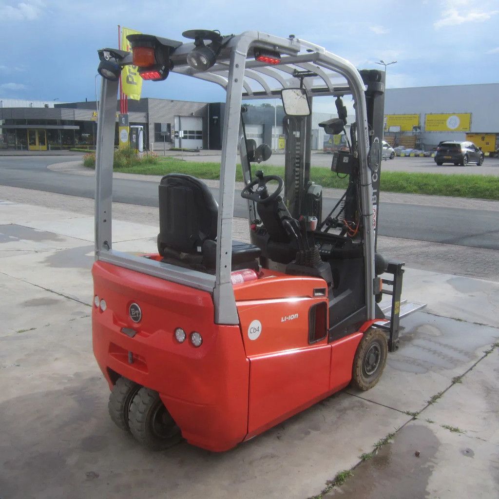 Toyota C3E160, elektrisch, duplomast, side shift Lithium-Ion battery.
