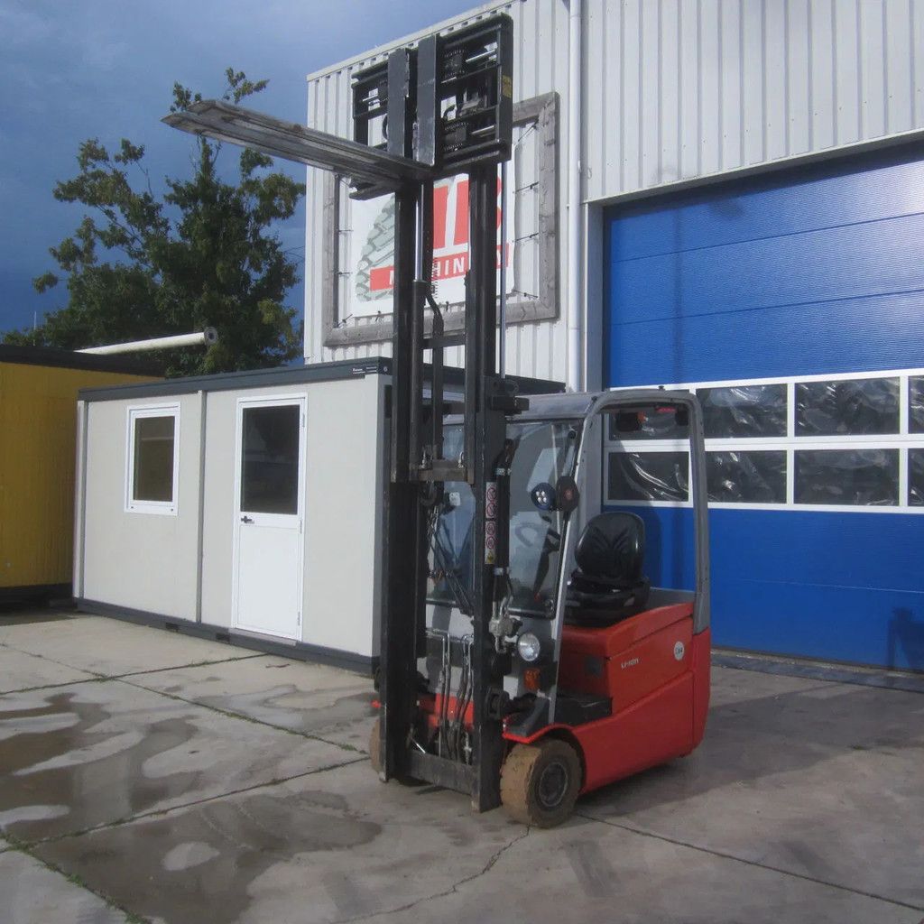 Toyota C3E160, elektrisch, duplomast, side shift Lithium-Ion battery.