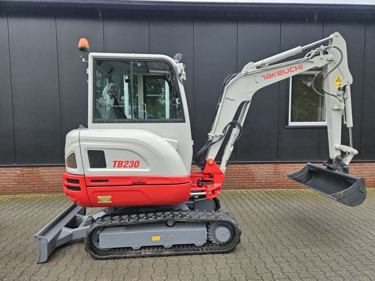 Takeuchi TB230 - 2350 uur
