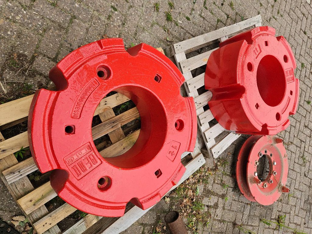 Fendt Wielgewichten 1000kg en 300 kg inkl. montageplaten