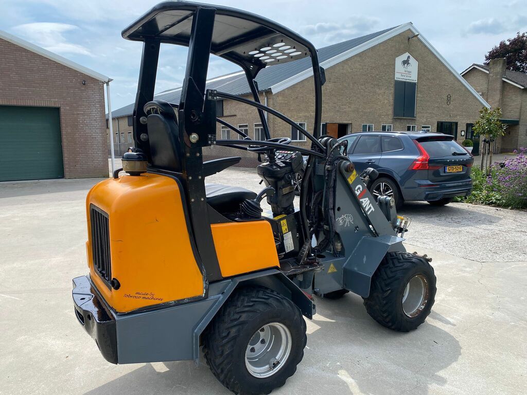 Giant 332swt mini loader shovel 2011 nl kenteken extra functie contragewicht
