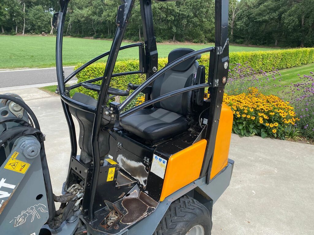 Giant 332swt mini loader shovel 2011 nl kenteken extra functie contragewicht