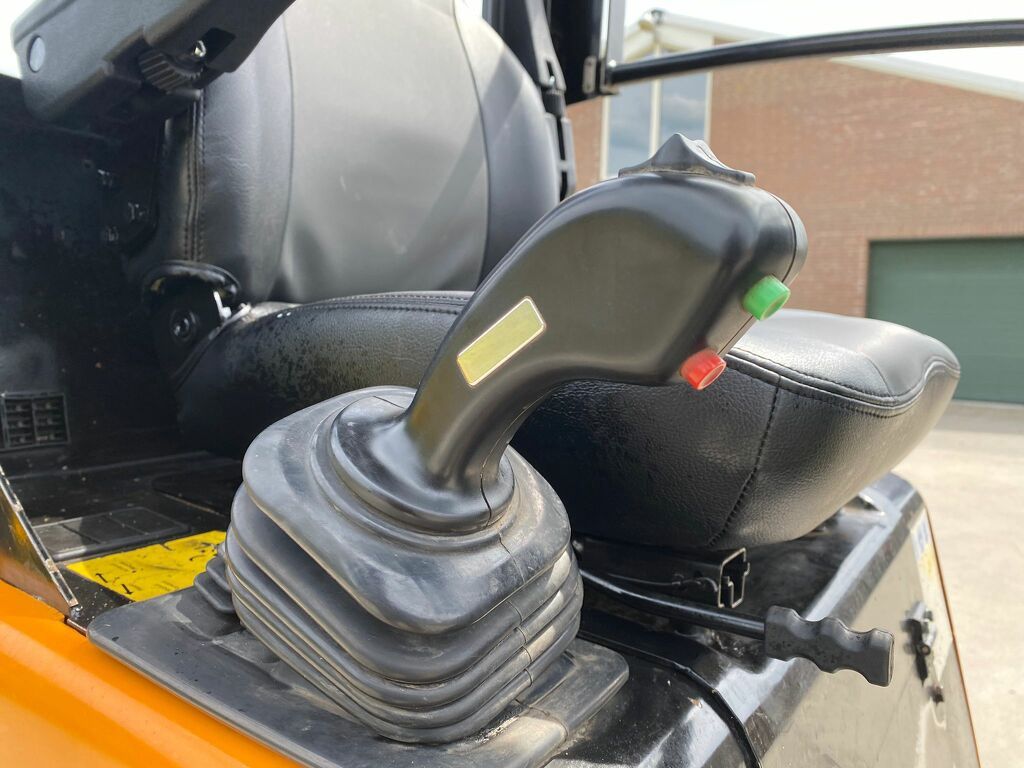 Giant 332swt mini loader shovel 2011 nl kenteken extra functie contragewicht